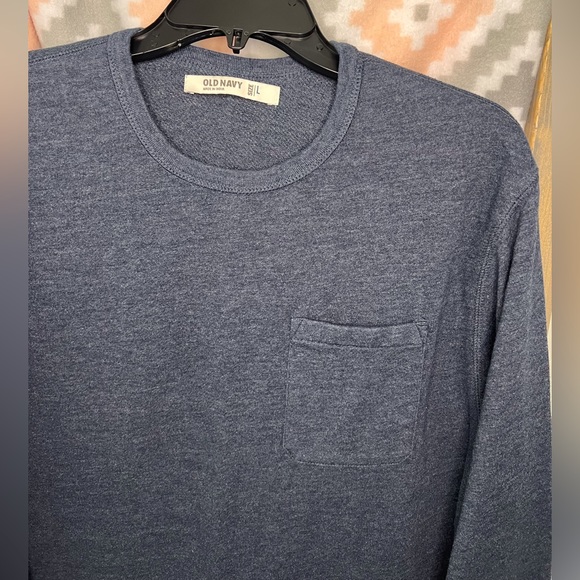 Mens Old Navy crewneck shirt - Picture 2 of 4